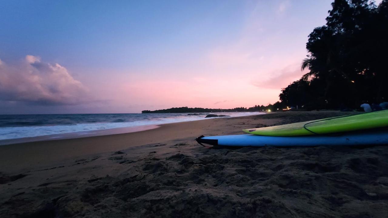 Surf Beach Hotel Аругам-Бей Екстер'єр фото